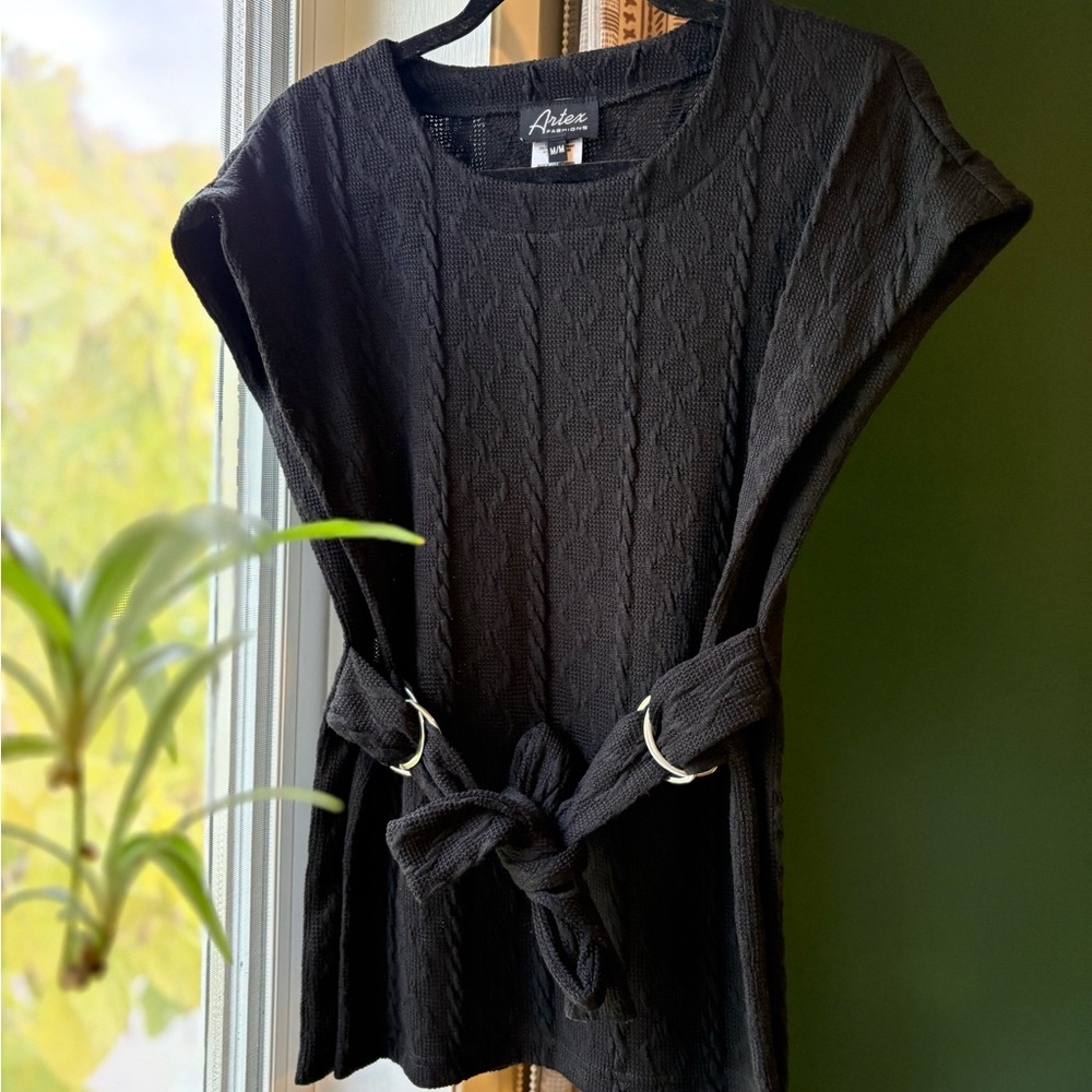 Artex Fashions black knit tunic top – size M (Made in Canada)
